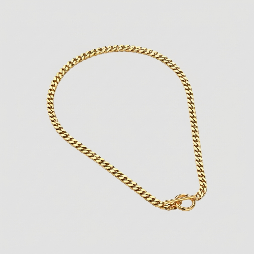 Necklace with a bold chain and a toggle clasp