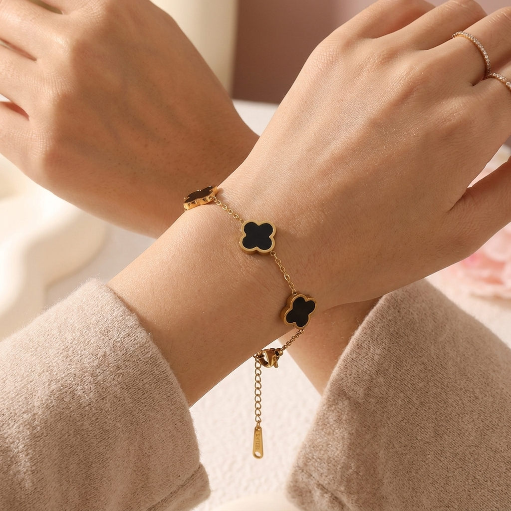 Clover Bracelet – Gold-Plated Bracelet with a Four-Leaf Clover Motif