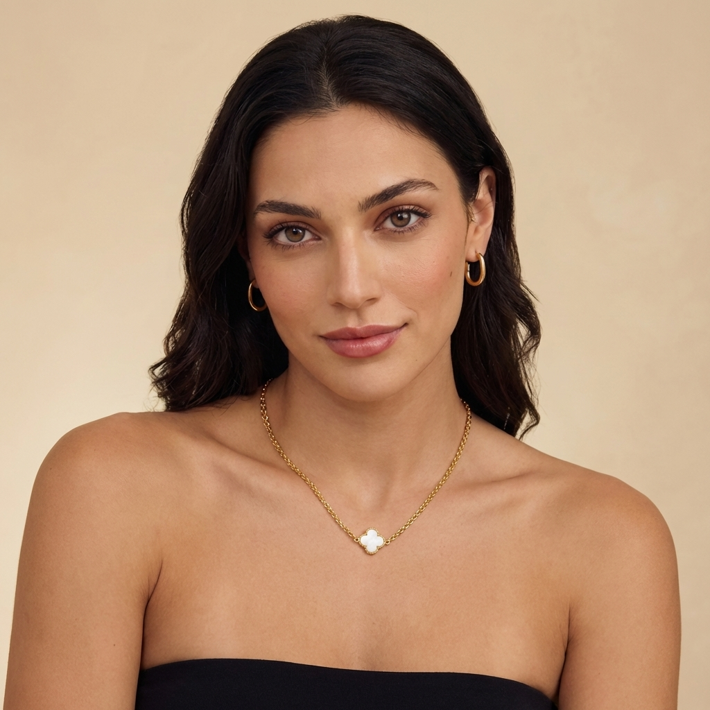 Pearl clover necklace