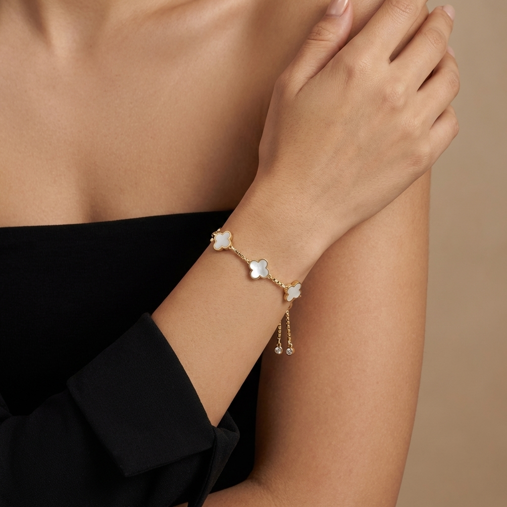 Mother-of-pearl clover bracelet