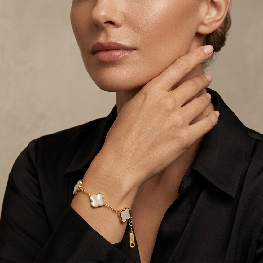 Clover Bracelet – Gold-Plated Bracelet with a Four-Leaf Clover Motif